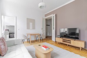 TV, stereo - Blueground | Neubau, view, nr MuseumsQuartier (Vienna)