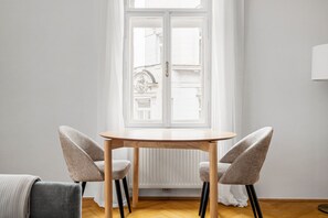 Dining - Blueground | Neubau, view, nr MuseumsQuartier (Vienna)