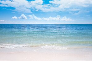 Beach - Luxury  Oceanfront Suite at Garza Blanca CANCUN- Member Rate! (Cancún)
