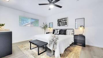 4 slaapkamers, een bureau, een strijkplank/strijkijzer, gratis wifi