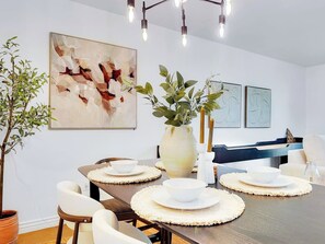 Dining - Revolta Fairway Retreat (Mesa)