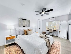 4 bedrooms, desk, iron/ironing board, free WiFi - Revolta Fairway Retreat (Mesa)