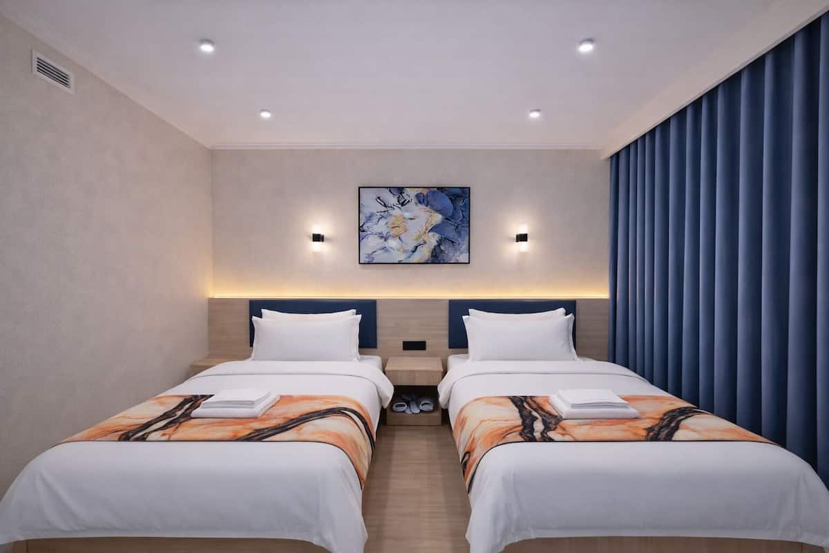 Dobbeltværelse med dobbeltseng eller 2 enkeltsenge - udsigt til gårdsplads | Gratis Wi-Fi