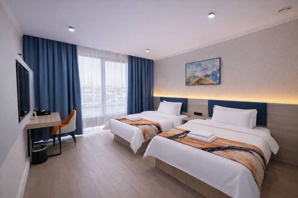 Luksus-værelse med dobbeltseng eller 2 enkeltsenge - udsigt til pool | Gratis Wi-Fi