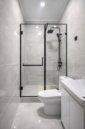 Comfort Twin Room, City View | Bathroom | Shower, hair dryer, slippers, towels