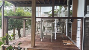 Outdoor dining - A Ray Of Sunshine - Self contained Unit (Sunshine Beach)