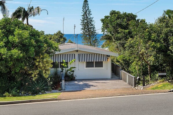 Exterior - A Ray Of Sunshine - Self contained Unit (Sunshine Beach)