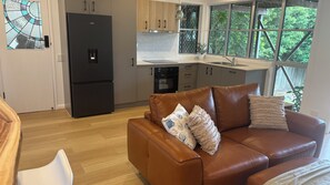 Interior - A Ray Of Sunshine - Self contained Unit (Sunshine Beach)