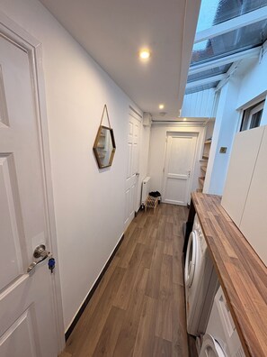 المنشأة من الداخل