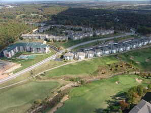Golf - NEWLY REMODELED LUXURY WALK-IN CONDO /Heart of Branson/ Indoor Pool/Spacious (Branson)
