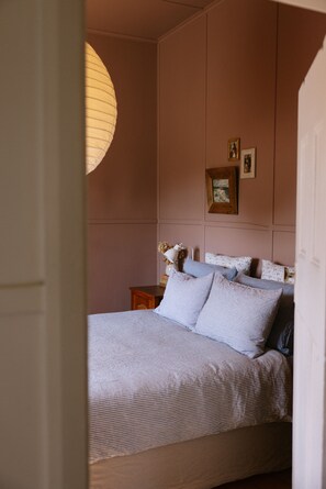 2 dormitorios, tabla de planchar con plancha, wifi gratis y ropa de cama