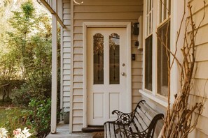 Exterior detail - Thagg Haus (North Wonthaggi)