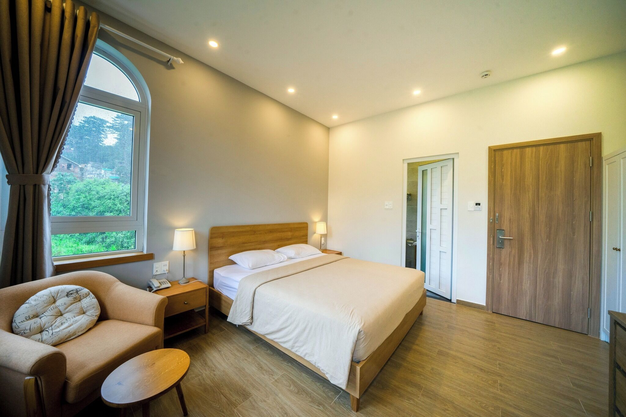 Deluxe Double Room, Hill View | Blackout drapes, iron/ironing board, free WiFi