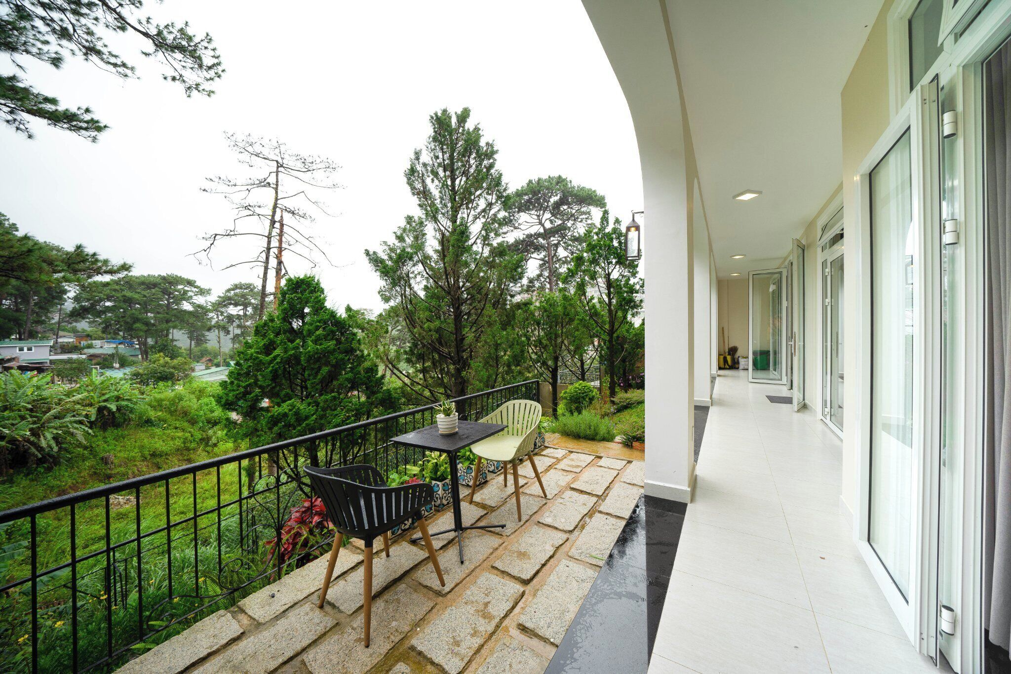 Comfort-studiolejlighed - bakkeudsigt | Terrasse/gårdhave