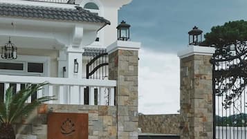 Fachada da propriedade