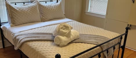 Iron/ironing board, WiFi, bed sheets