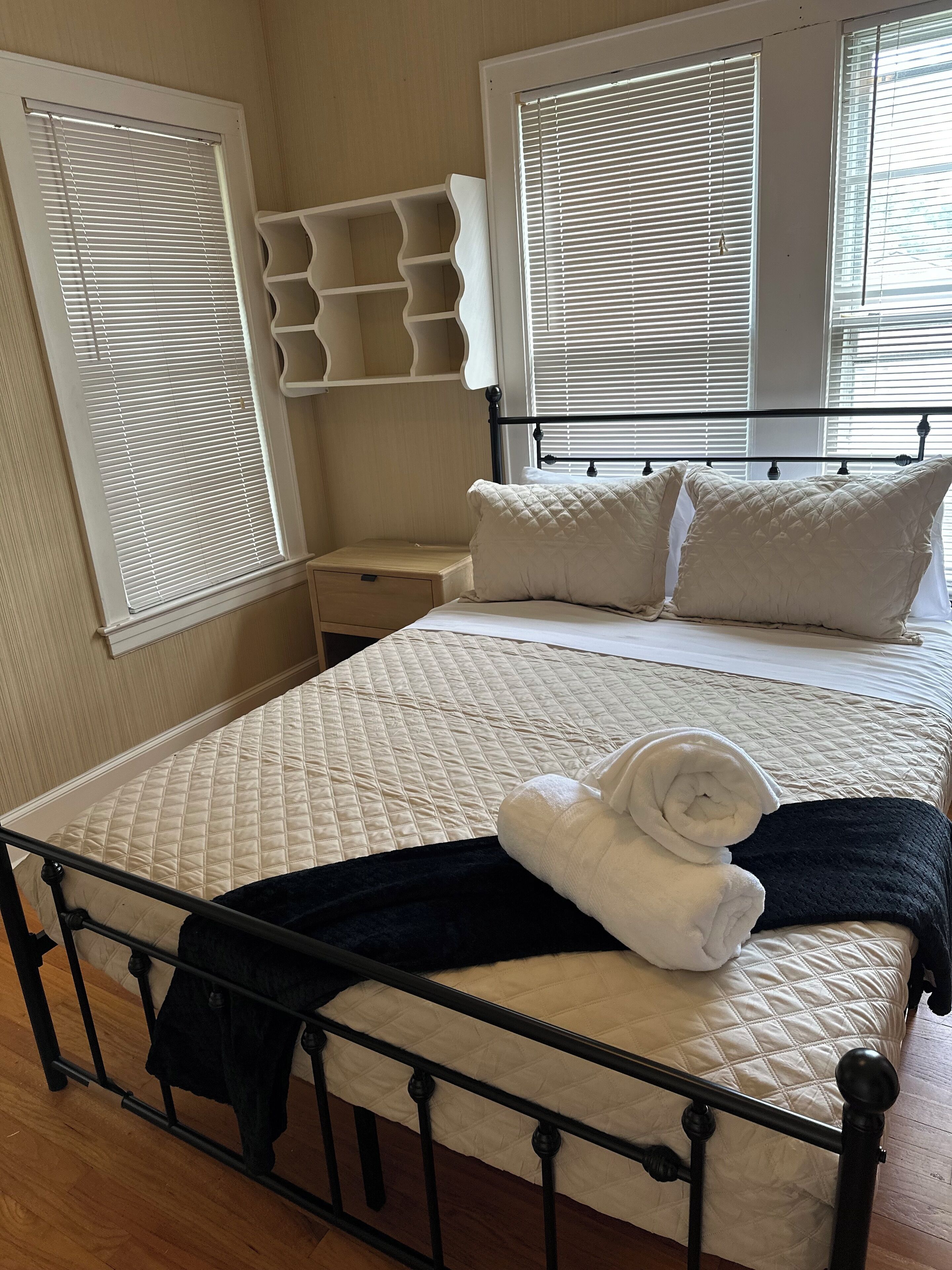 Iron/ironing board, WiFi, bed sheets