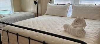 Relaxing 3 BR| Sleeps 7| Duplex