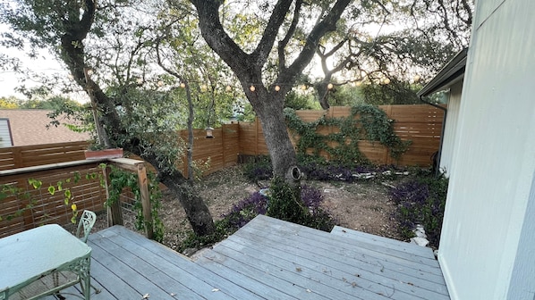 Terrace/patio - Charming 3-bedroom house 20 min. To downtown Austin, 20 min. To Dripping Springs (Austin)