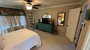 3 bedrooms, iron/ironing board, WiFi, bed sheets - Charming 3-bedroom house 20 min. To downtown Austin, 20 min. To Dripping Springs (Austin)