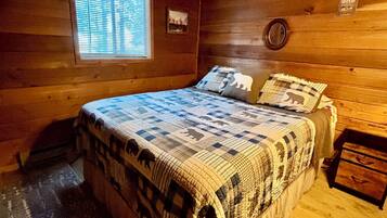 2 bedrooms, travel crib, free WiFi, bed sheets