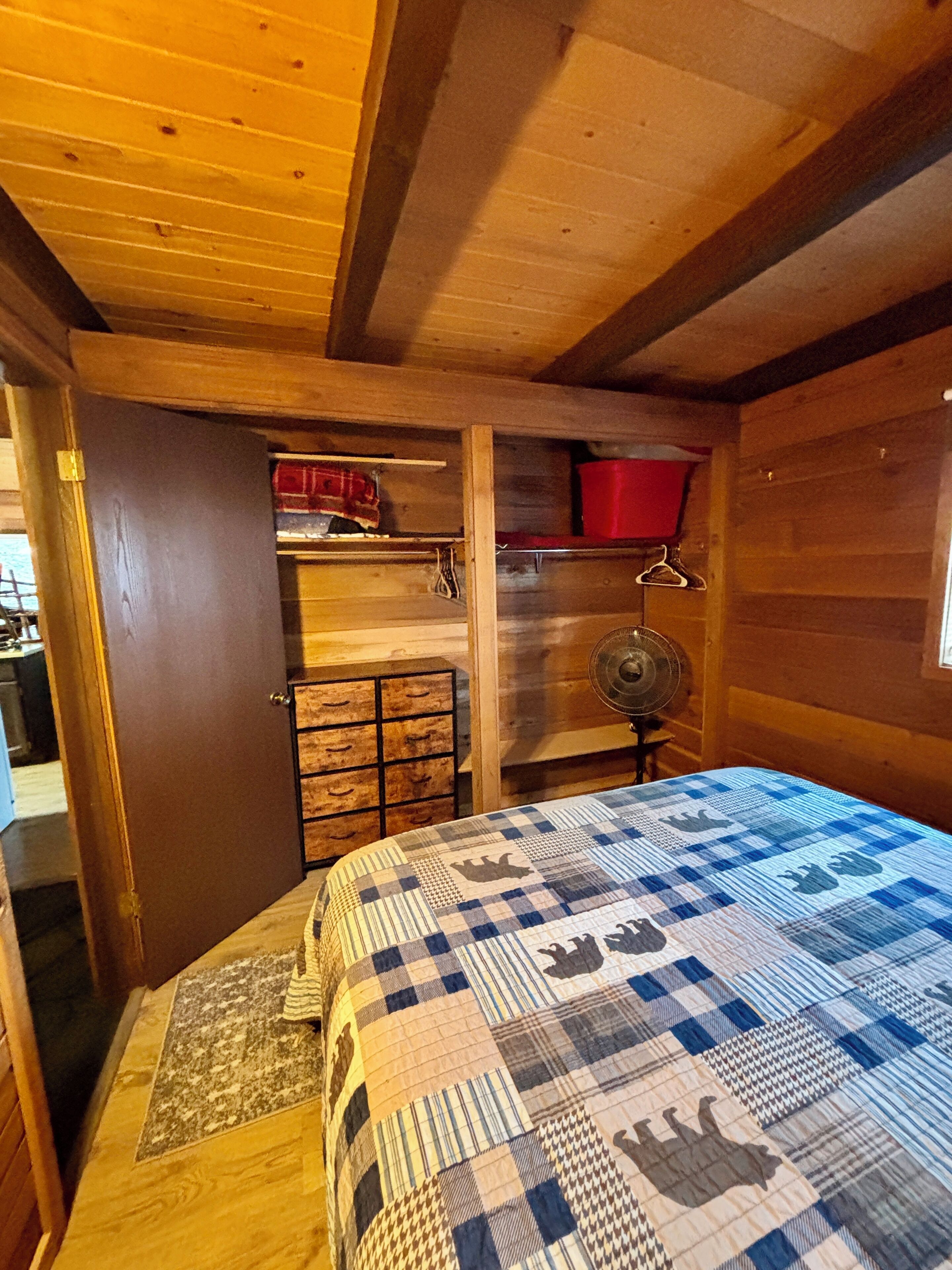 2 bedrooms, travel crib, free WiFi, bed sheets