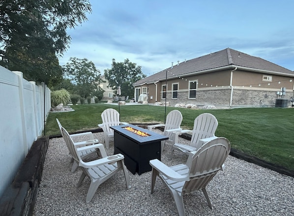 Terrace/patio - The Corner Haven - a cozy, peaceful home in the heart of Utah County! (Springville)
