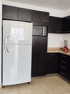 Fridge, microwave, cookware/dishes/utensils, dining tables - CASA HIDALGO - The perfect place to rest (suitable for events and pets). (Cuernavaca)
