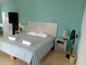 3 chambres, fer et planche à repasser, Wi-Fi gratuit, draps fournis