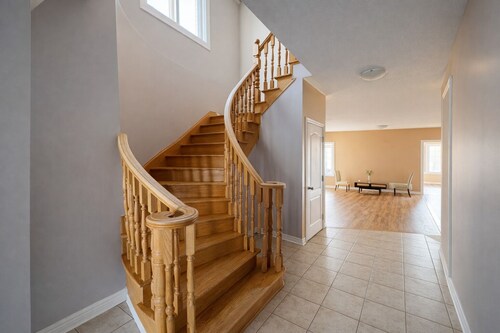 Spacious 2-Bed Suite with Private Bath & Walk-In Closet in Brampton Shared Home!