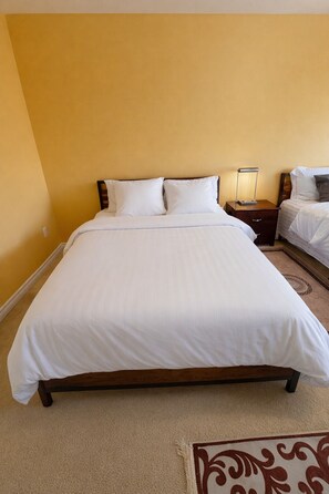1 bedroom, desk, iron/ironing board, free WiFi - Spacious Two-Bed Suite w/ Private Bath & Walk-In Closet in Brampton Shared Home! (Brampton)