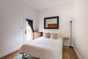 Iron/ironing board, WiFi - The Indy Cottage - Charming bungalow near Mass Ave (Indianapolis)