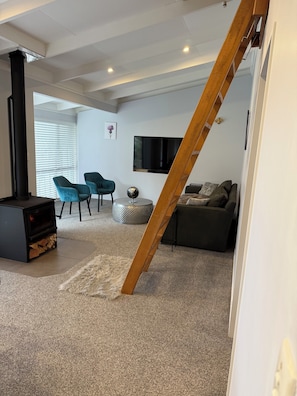 Interior - Family and pet friendly home with incredible views (Queenstown)