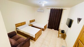 Quarto casal conforto, vista para o jardim | Wi-Fi de cortesia, roupa de cama