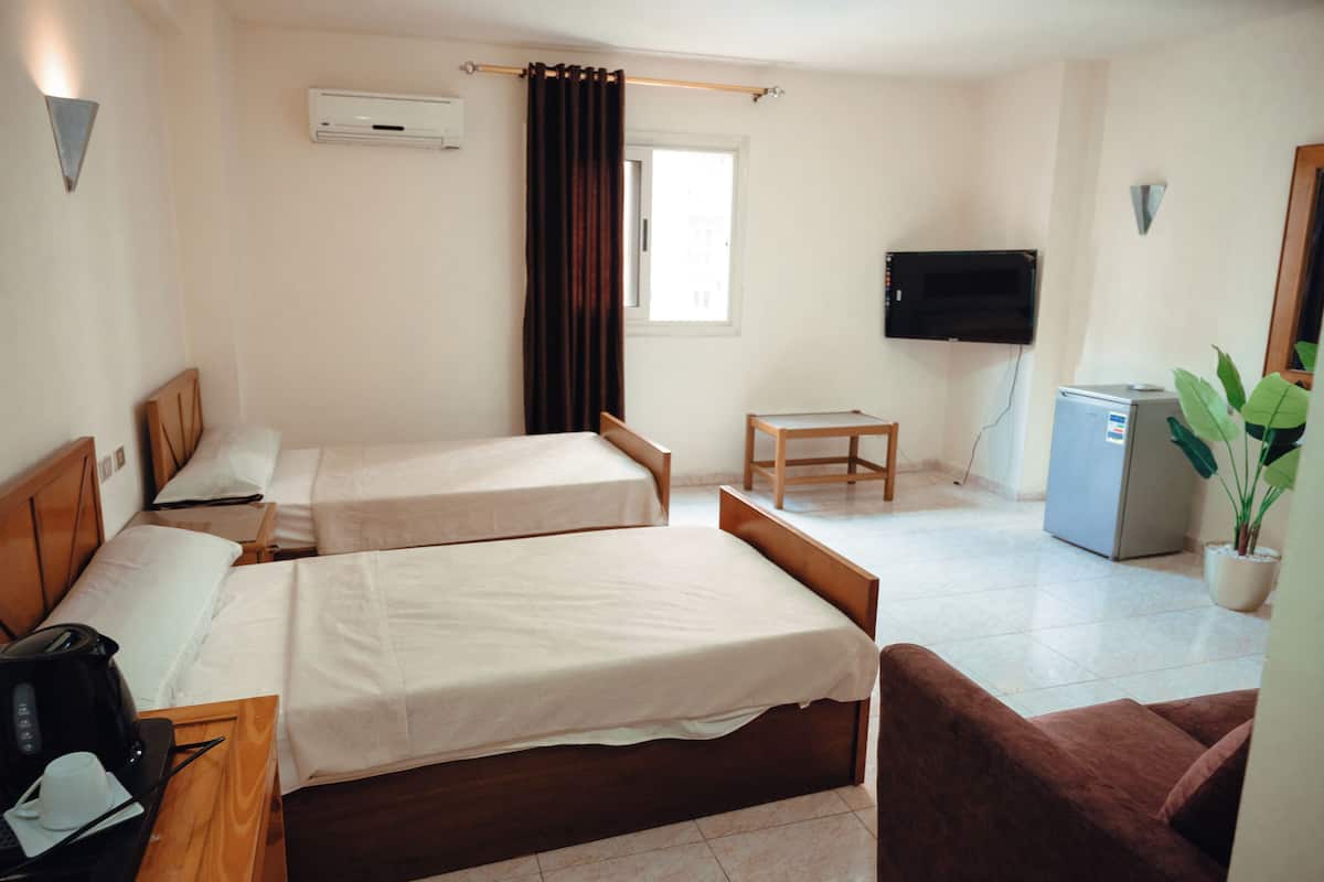 Quarto casal conforto, vista para o jardim | Wi-Fi de cortesia, roupa de cama