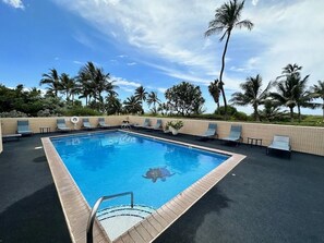 Pool - Ocean Front View featuring Molokini crater, Kaho'olawe, and Lanai! (Kihei)
