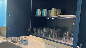 Micro-ondes, four, plaque de cuisson, lave-vaisselle