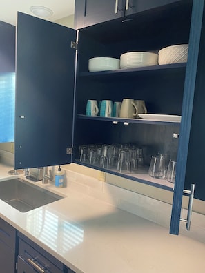 Mikrowelle, Ofen, Herdplatte, Geschirrspüler