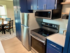 Mikrowelle, Ofen, Herdplatte, Geschirrspüler