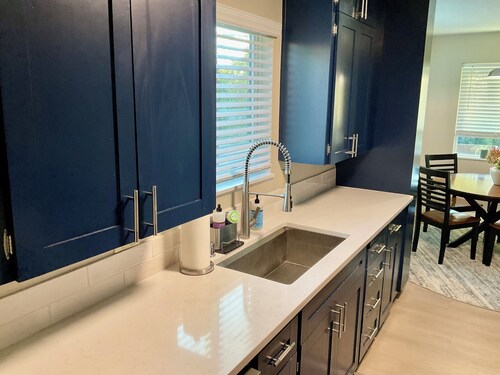 Stylish Uptown Apartment, Steps from Downtown
