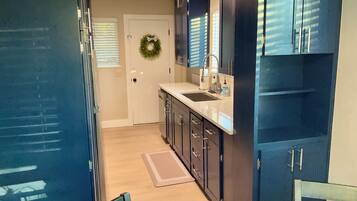 Micro-ondas, fogão, cooktop, lava-louças