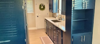 Stylish Uptown Apartment, Steps from Downtown