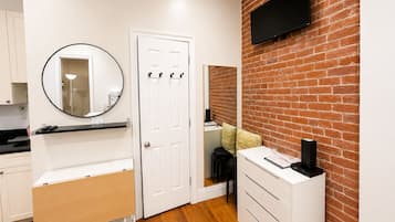 Basic Studio | Free WiFi, bed sheets