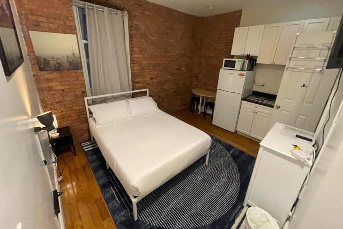 Family Apartment, Non Smoking | WiFi (free), bed sheets