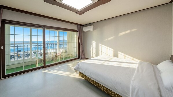 Basic Room, 1 Bedroom (303(Sea View/Bed)) | 1 bedroom, free WiFi - Beautiful Sea Pet-frie Pension, Yangyang (Yangyang)