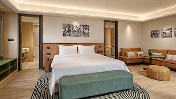 Suite | Desk, free WiFi