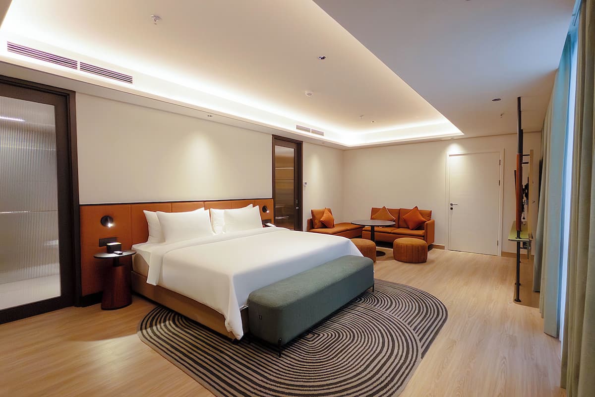 Suite | Desk, free WiFi