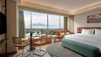 Deluxe Room | Desk, free WiFi