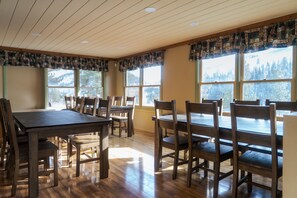 Dining - Bear Creek Mountain Lodge: 19 Guests, close to Telluride and so much more! (Dolores)
