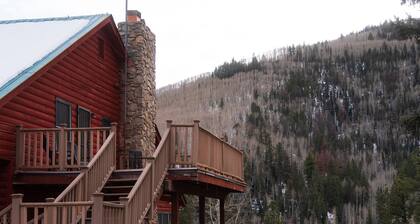 Bear Creek Mountain Lodge: 19 Guests, close to Telluride and so much more!